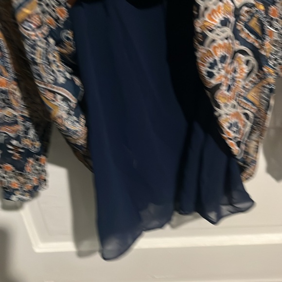 Woman's Top - Picture 5 of 5